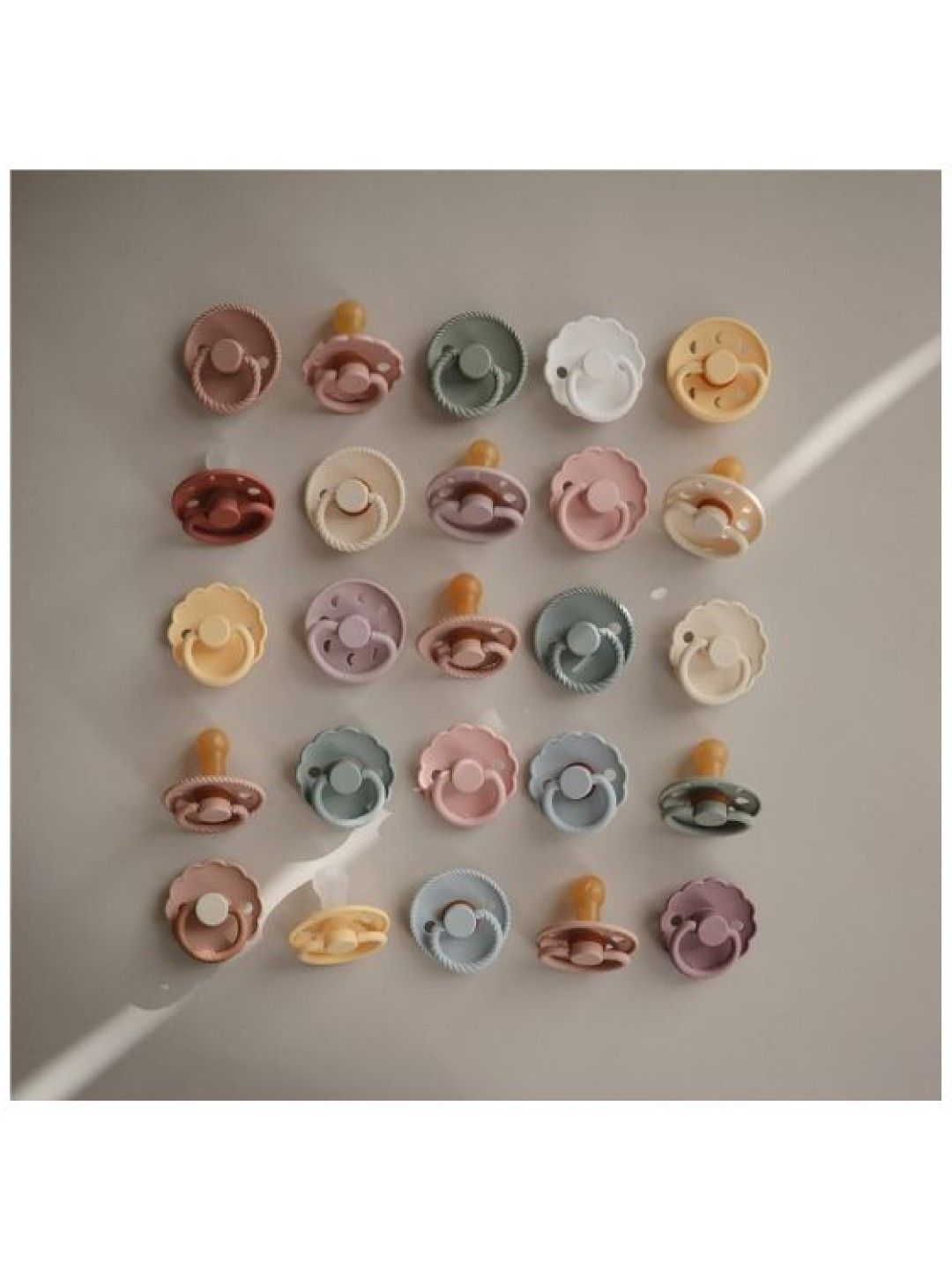 FRIGG Moon Natural Rubber Baby Pacifier (Cream- Image 3)