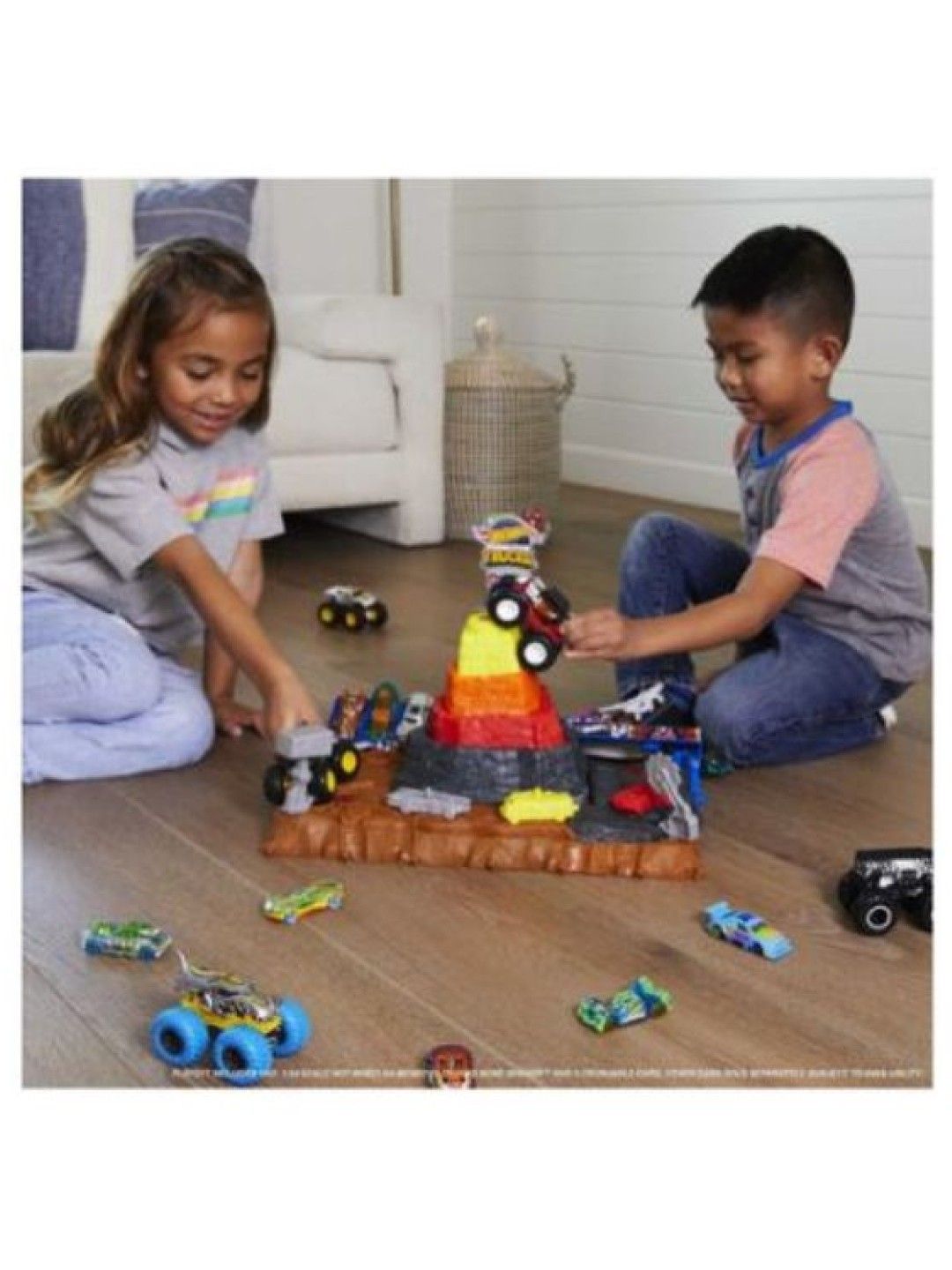 Hot Wheels Monster Trucks Playset & Toy Truck (No Color- Image 4)