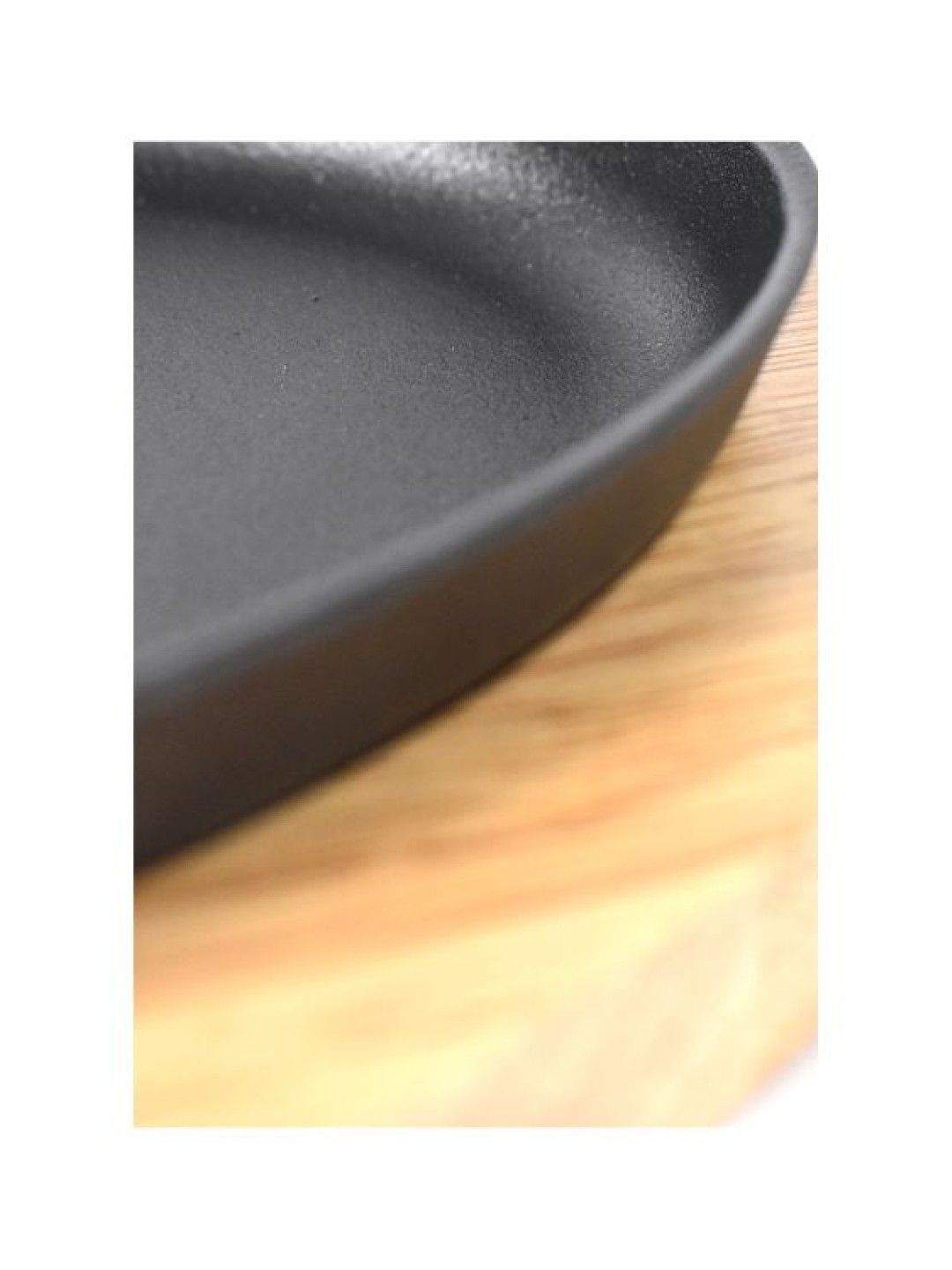 Sunbeams Lifestyle Slique Premium Cast Iron Oval Sizzling Plates with Rubber Wood Base (No Color- Image 2)