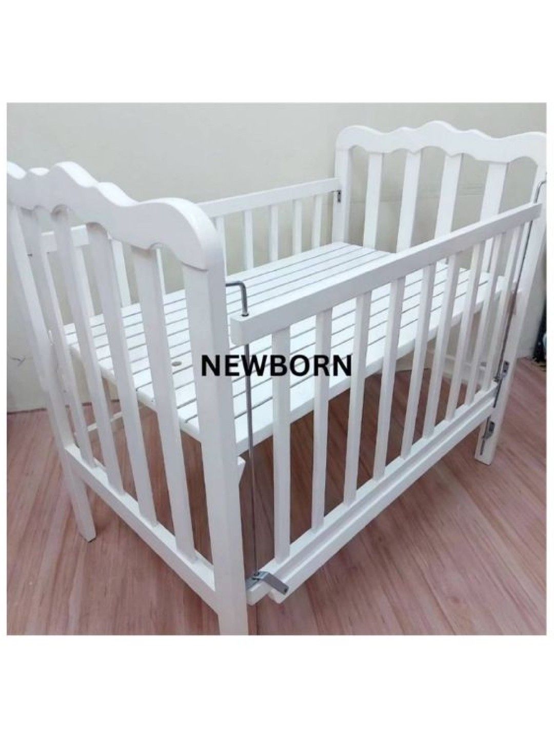 QT Hub Wooden Crib (No Color- Image 2)