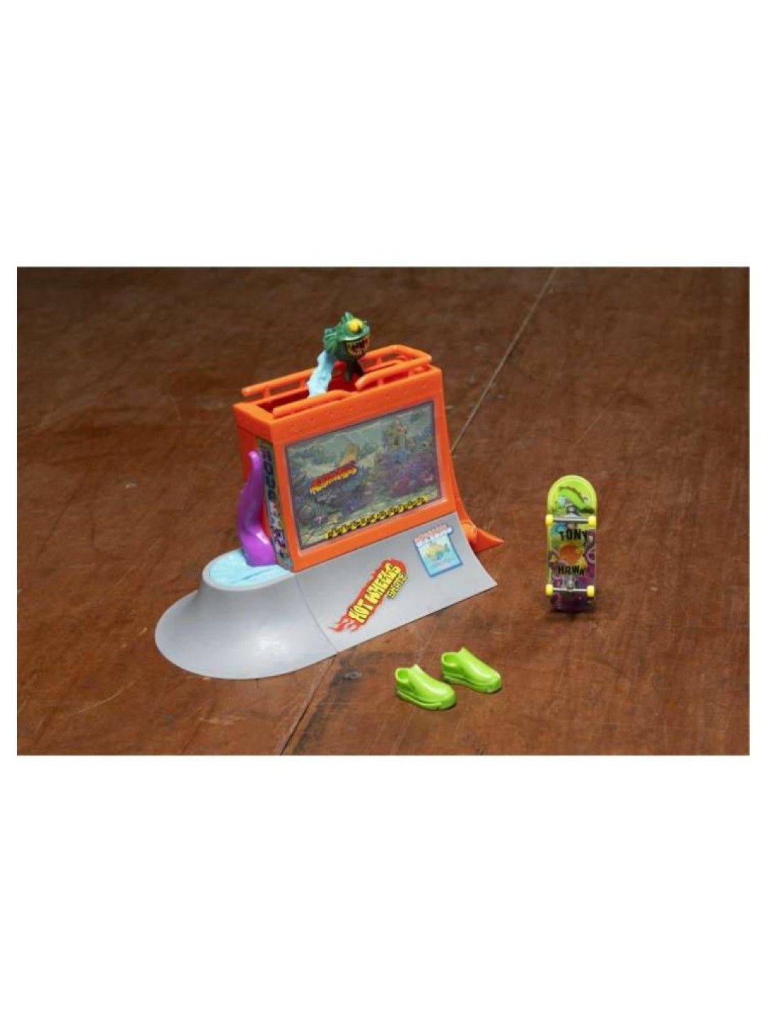 Hot Wheels Skate Aquarium Skatepark Playset (No Color- Image 2)