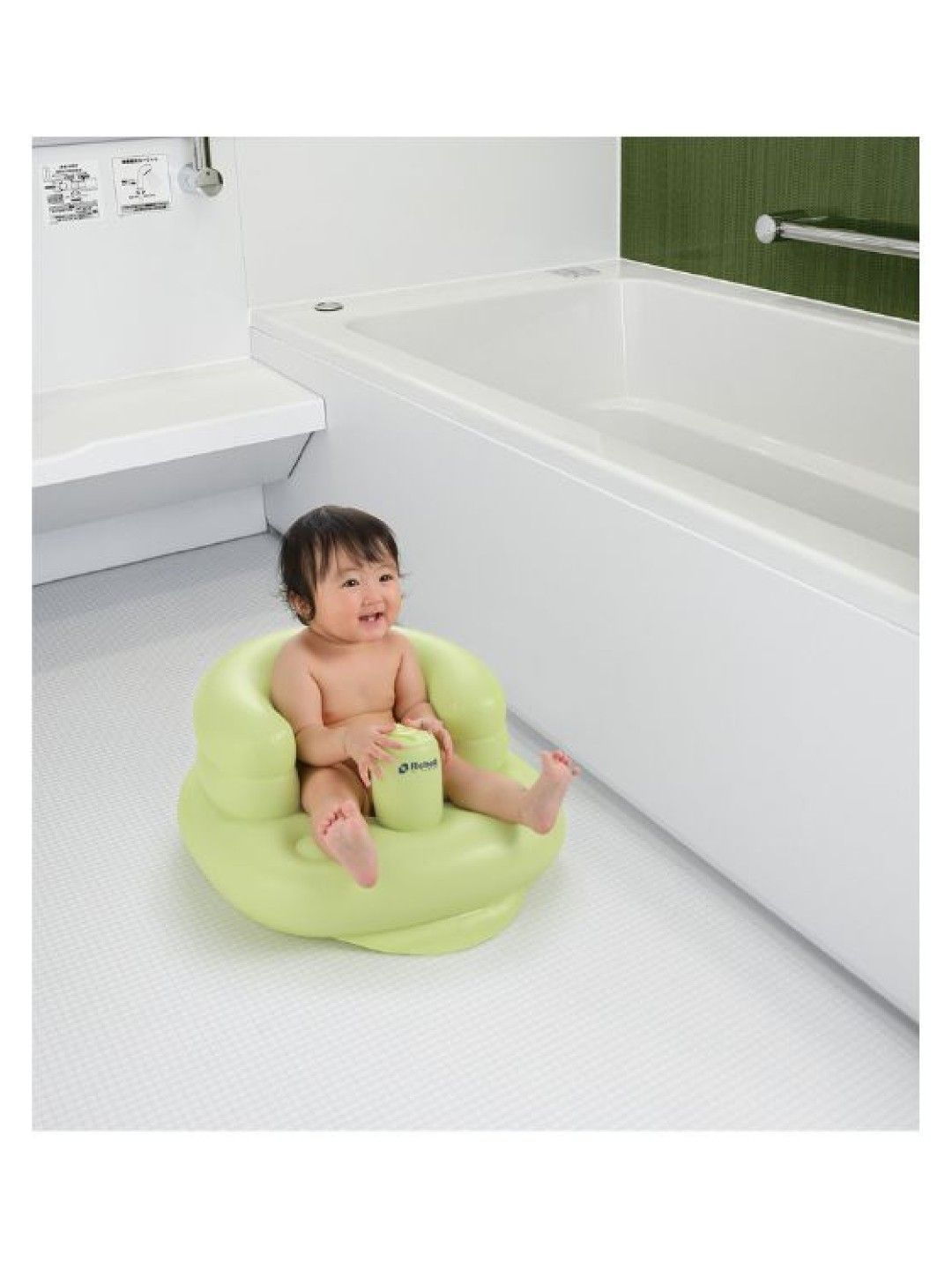 Richell Inflatable Airy Baby Chair (Green- Image 3)