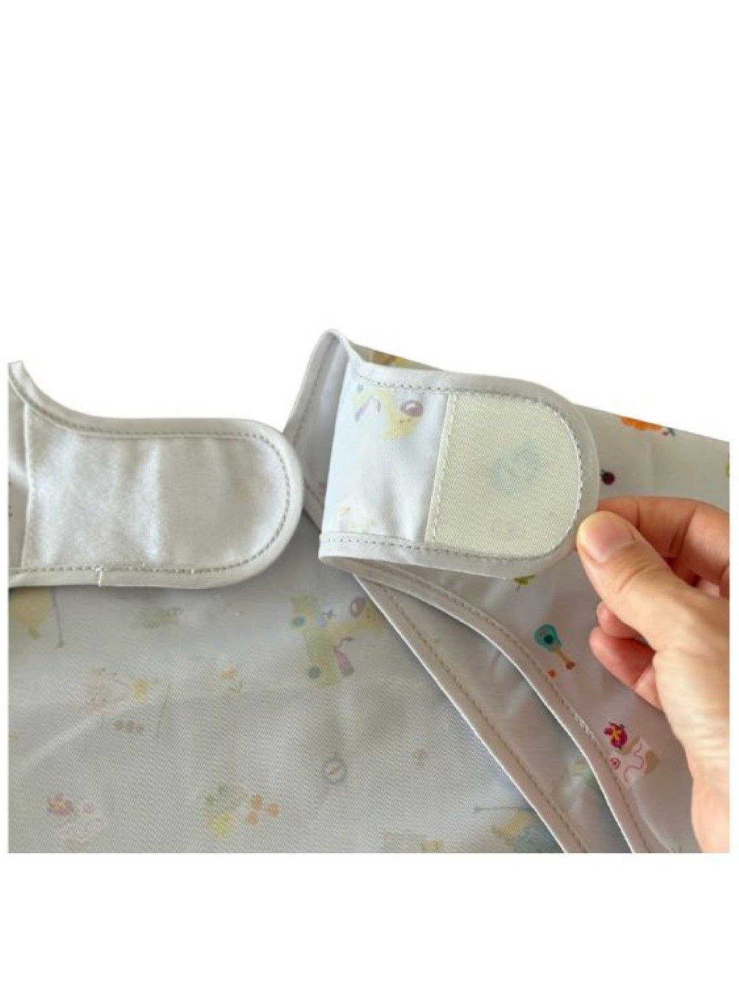 Marcus & Marcus Eco-Friendly Long Sleeve Baby Bib (No Color- Image 3)