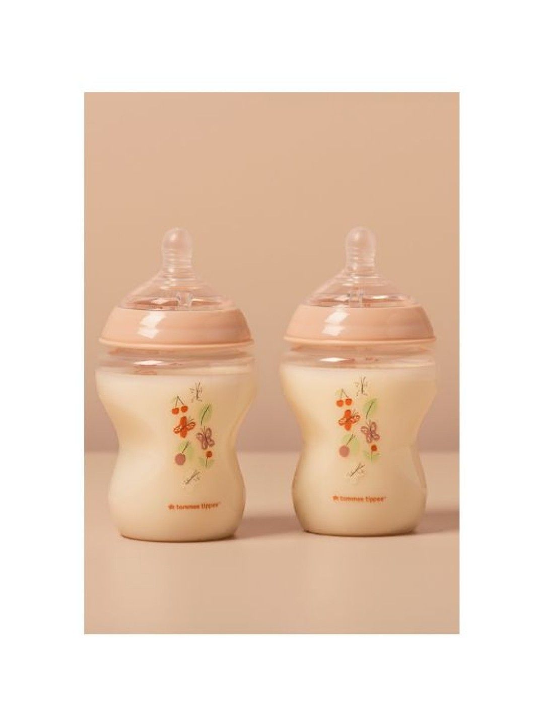 Tommee Tippee Closer to Nature Newborn Baby Bottle Feeding Set (Girl) (No Color- Image 2)