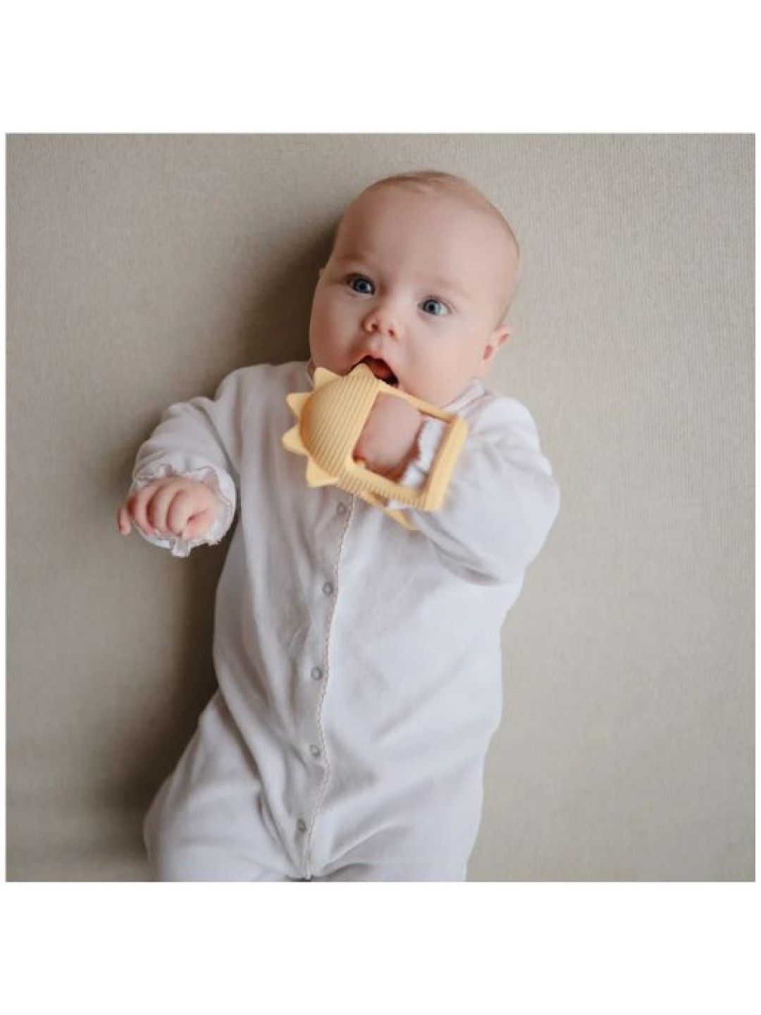 Mushie No-Drop Sun Teether (Sunshine) (No Color- Image 3)