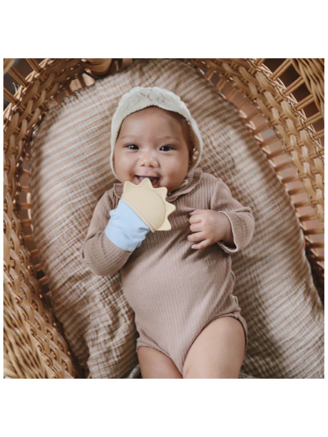 Mushie Teething Mitten (Sun- Image 4)
