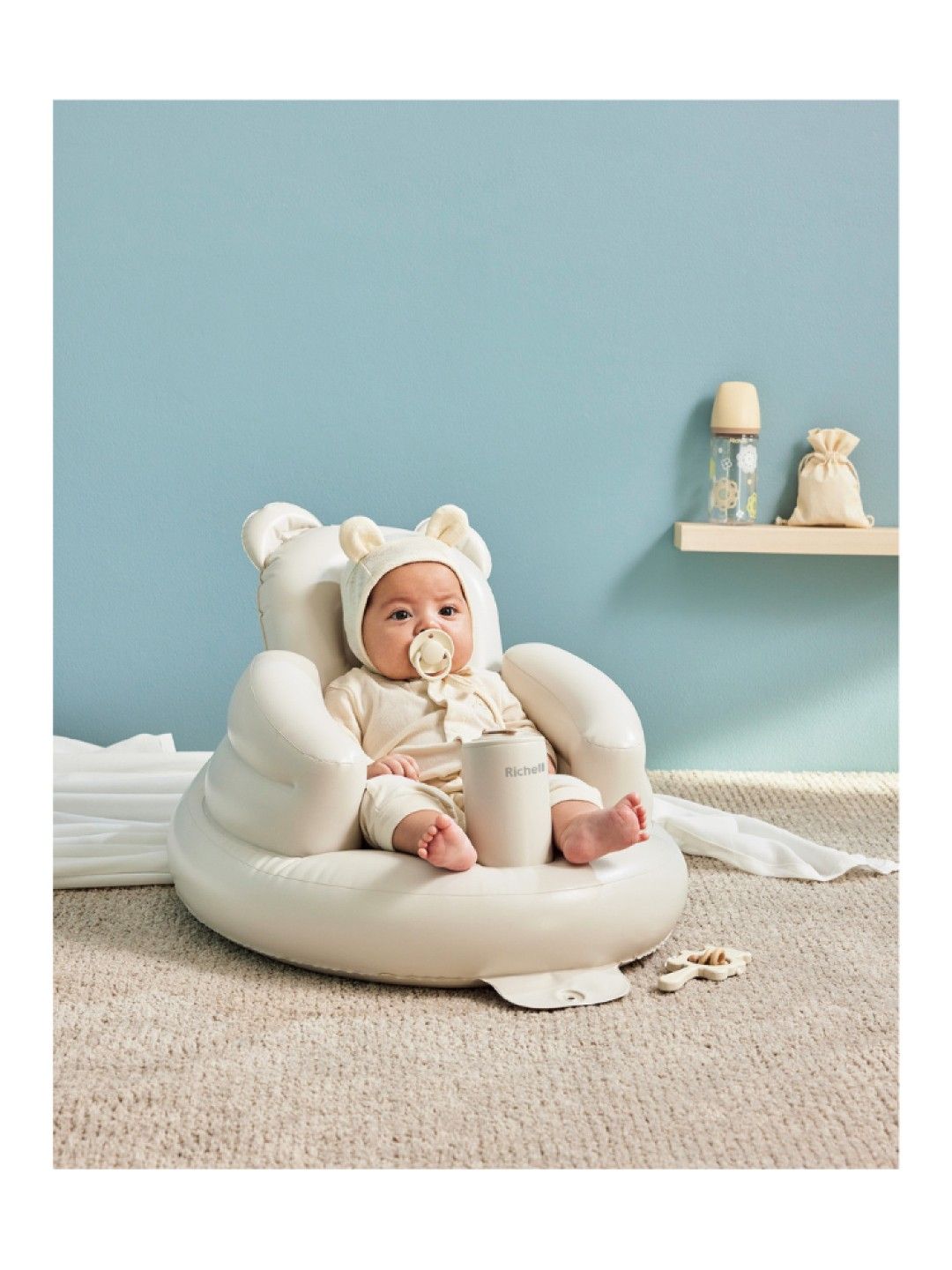Richell Inflatable Reclining Soft Baby Chair (Beige- Image 3)