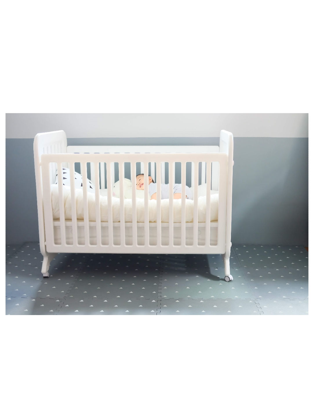 Bonjour Baby Multi-level Convertible Crib (White- Image 4)