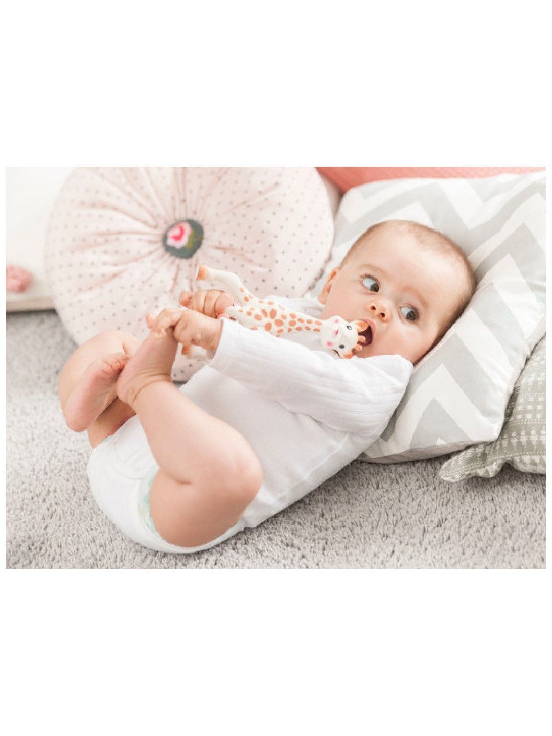 Sophie the Giraffe Classic Teether (No Color- Image 4)