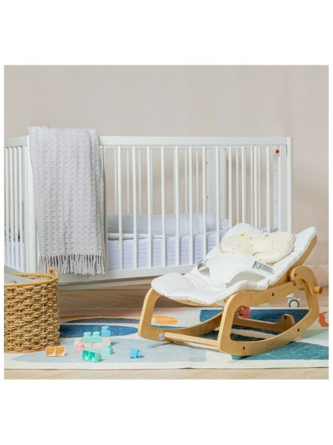 Lily and Tucker Cooper Standard 4-in-1 Crib (White- Image 4)