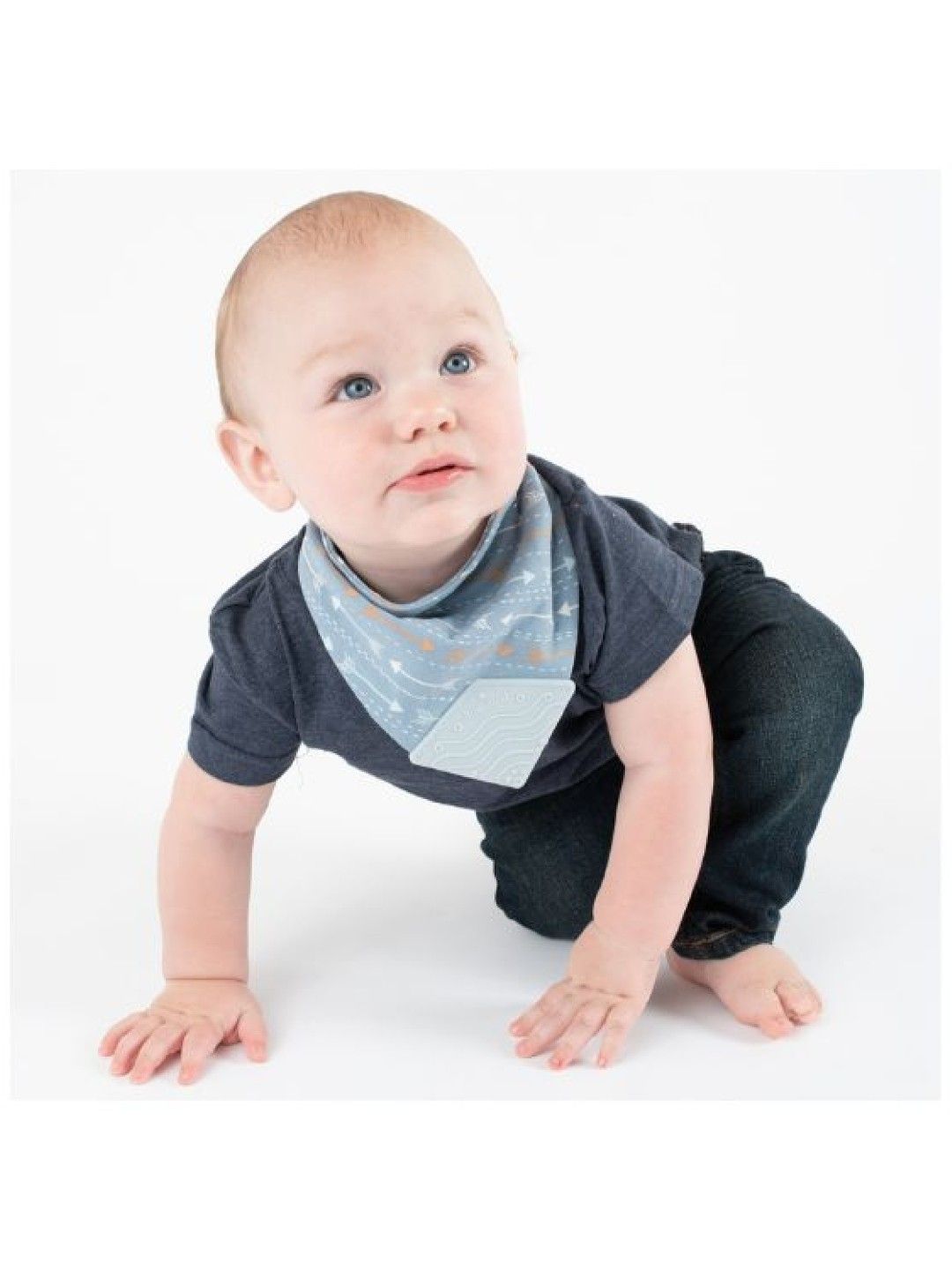 BooginHead Bandana Teether & PaciGrip Bib 2-Pack (Blue Arrows- Image 4)