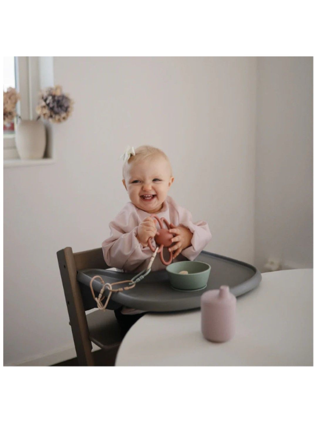 Mushie Long Sleeve Bib (Blush- Image 4)
