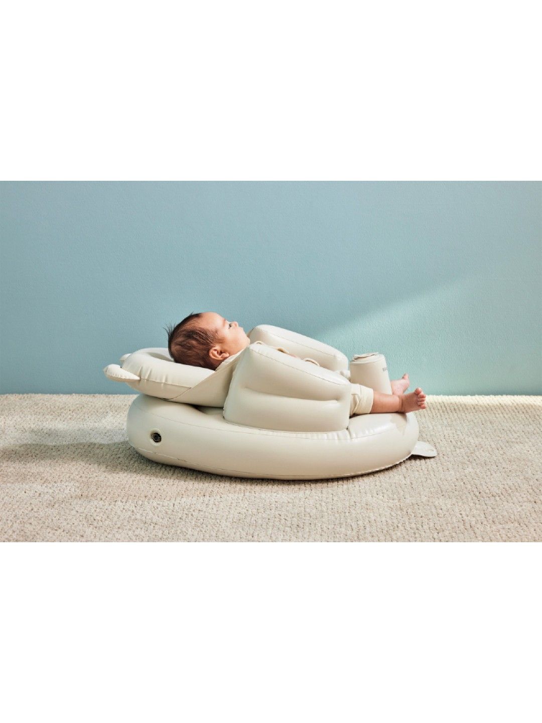 Richell Inflatable Reclining Soft Baby Chair (Beige- Image 4)