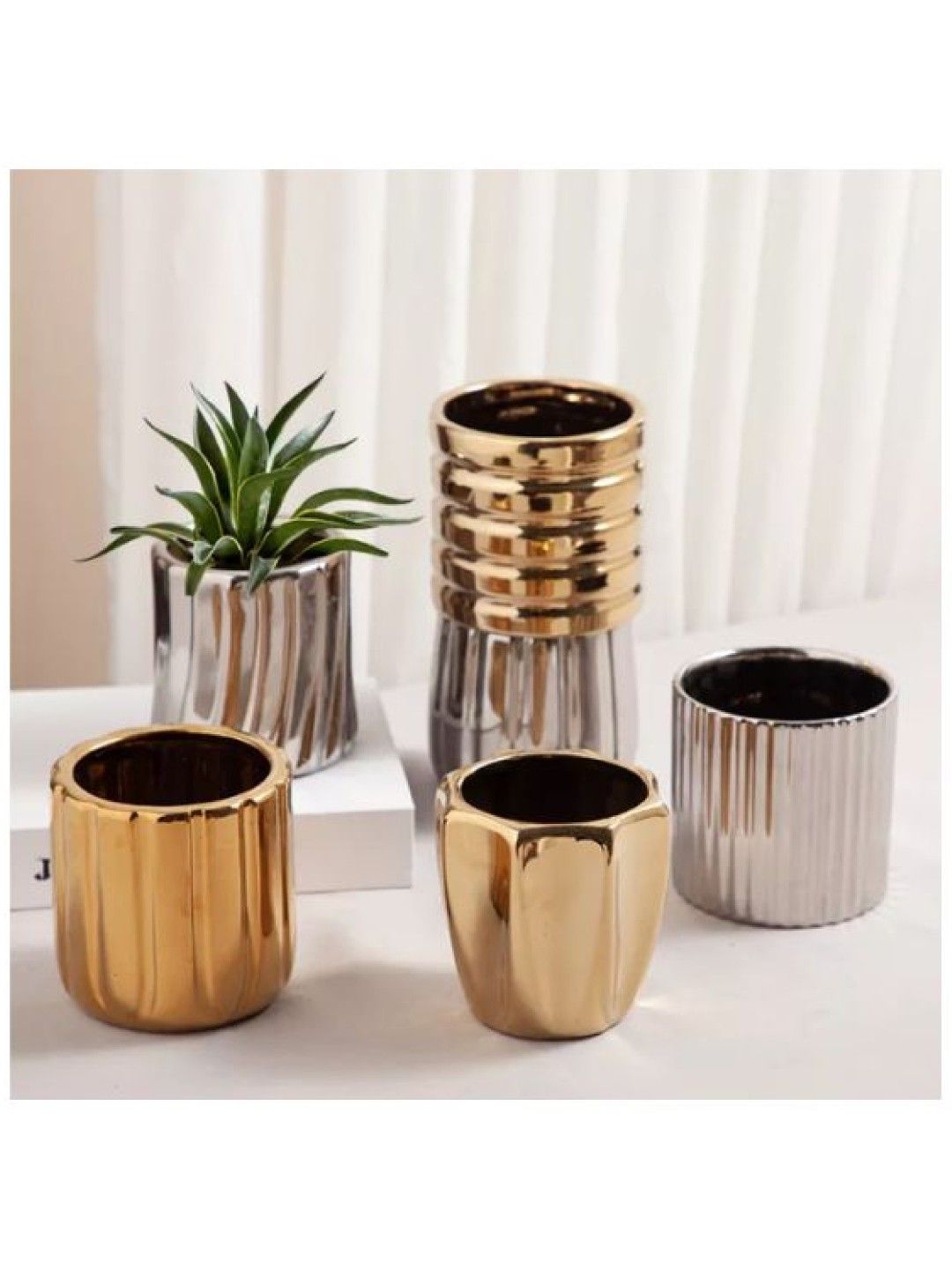 Scenti Nordic Modern Gold Plant Pots for Indoor or Outdoor use (Gold Lines- Image 4)