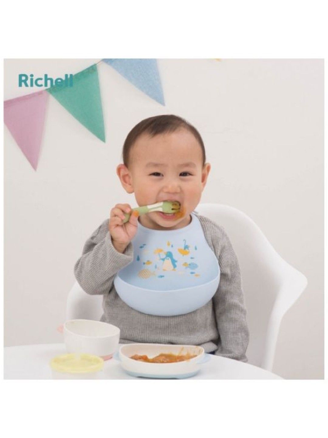Richell Bib with Food Catcher (Blue- Image 3)