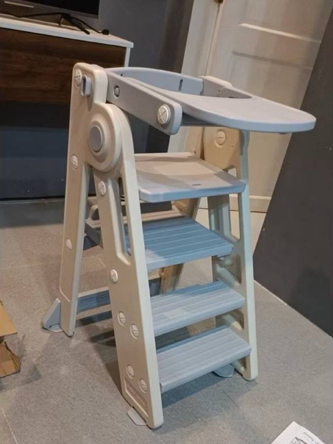 QT Hub Convertible Baby High Chair (No Color- Image 1)