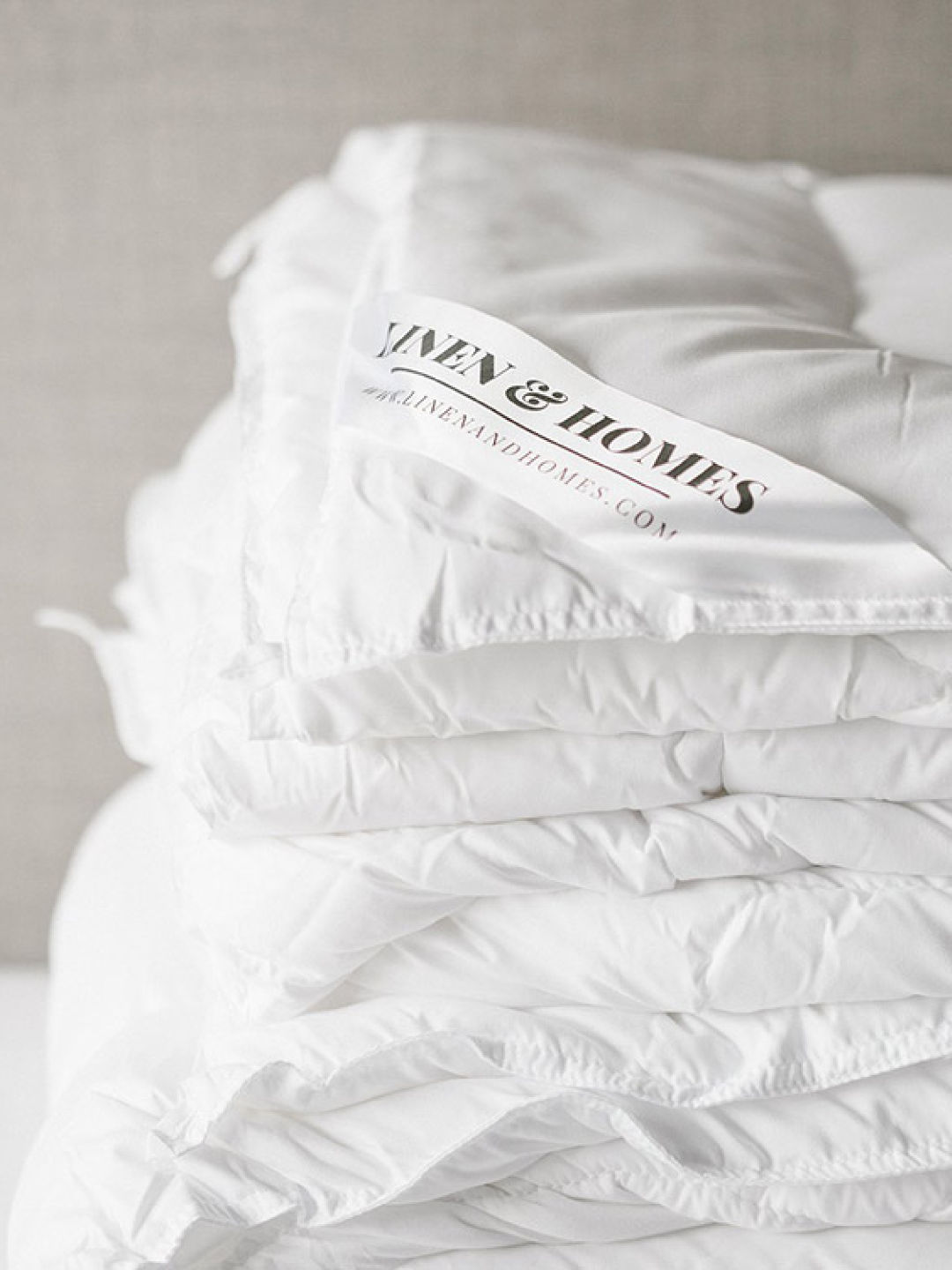 Linen & Homes CloudLight Comforter (White- Image 4)