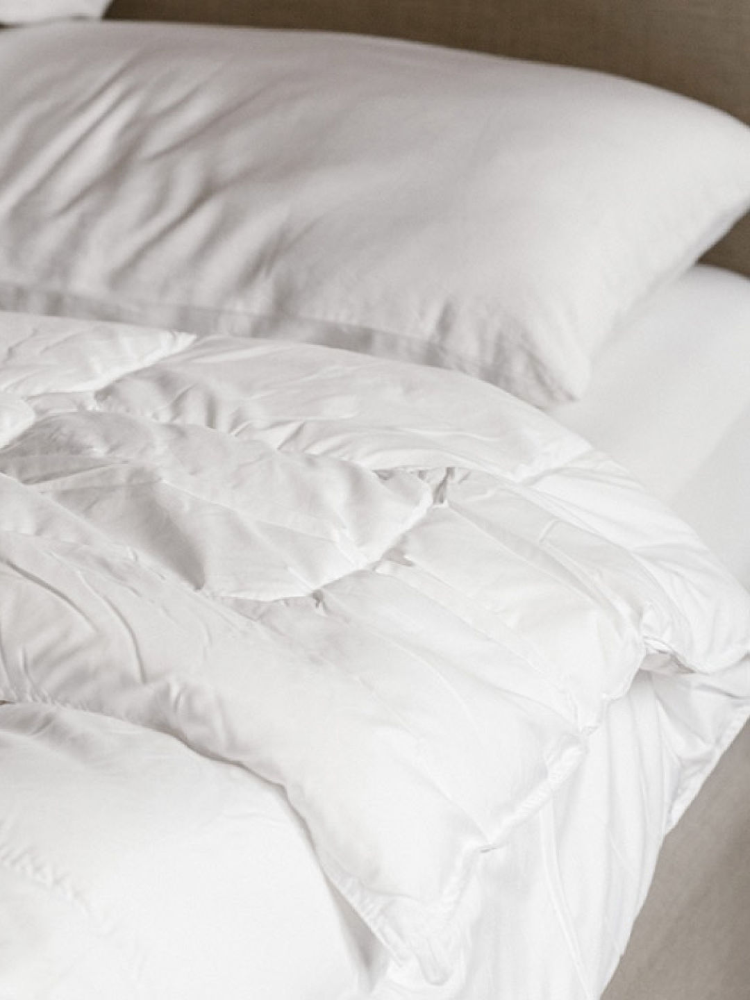 Linen & Homes CloudLight Comforter (White- Image 2)