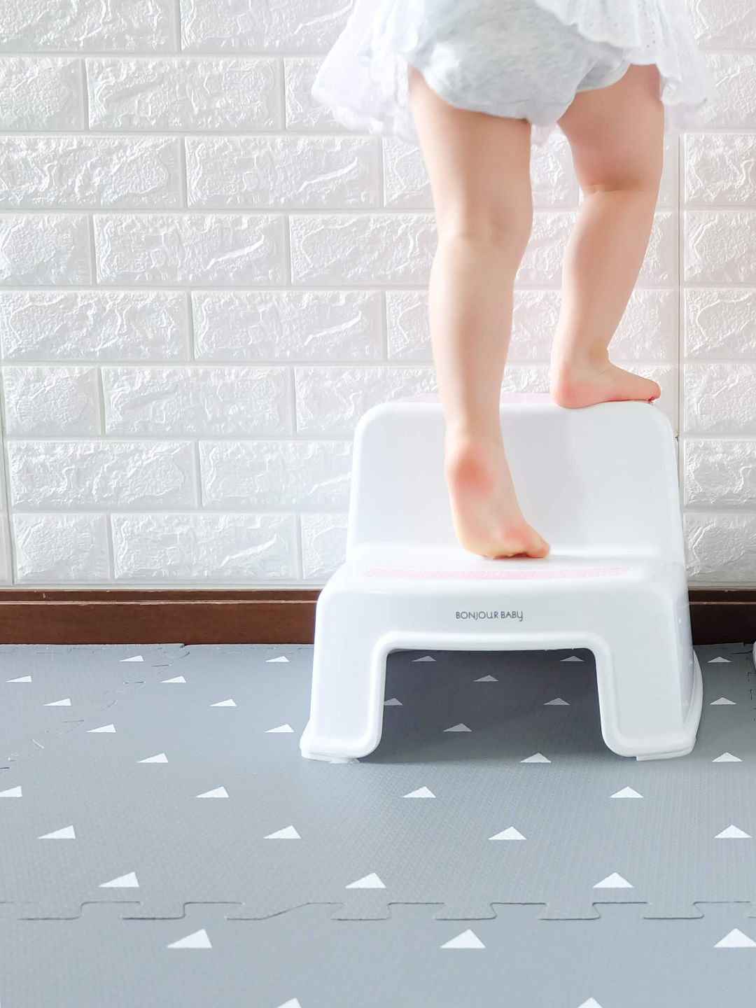 Bonjour Baby Non-skid Step Stool (Grey- Image 3)