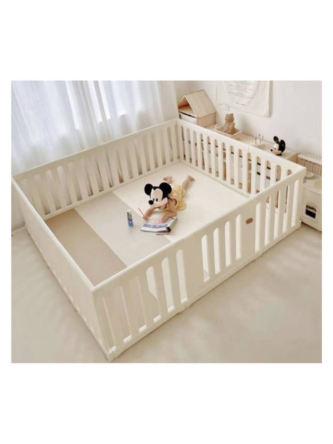 QT Hub 12 Panel Fence (No Color- Image 1)