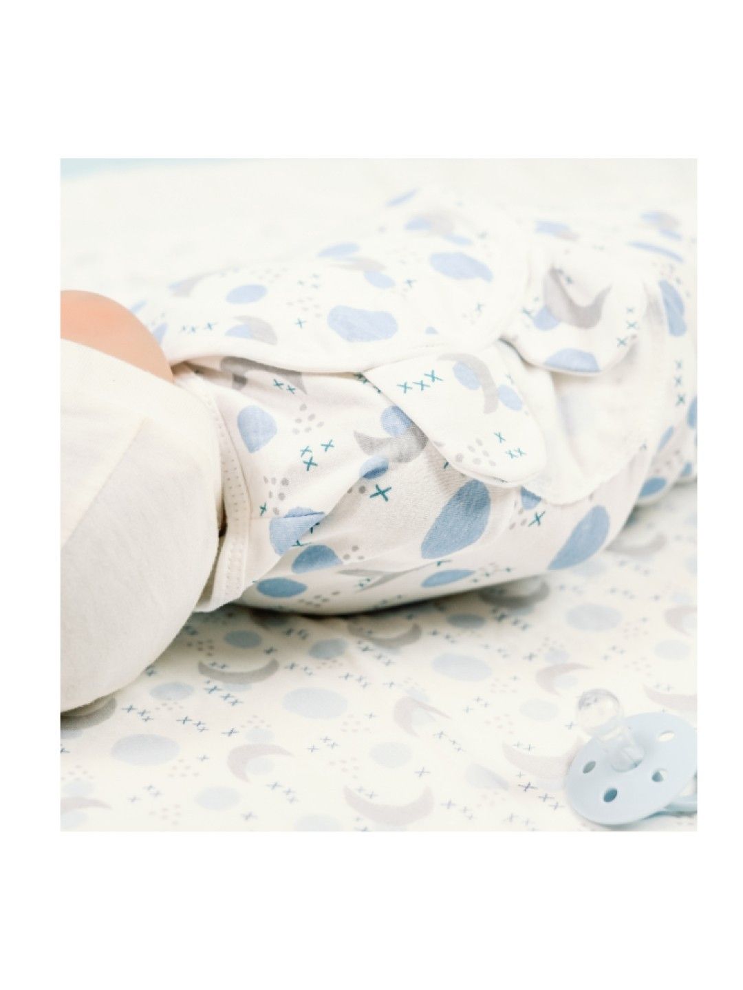 bean Ava Swaddle Velcro Wrap Moon + Ava Waterproof Baby Mat Moon (No Color- Image 4)