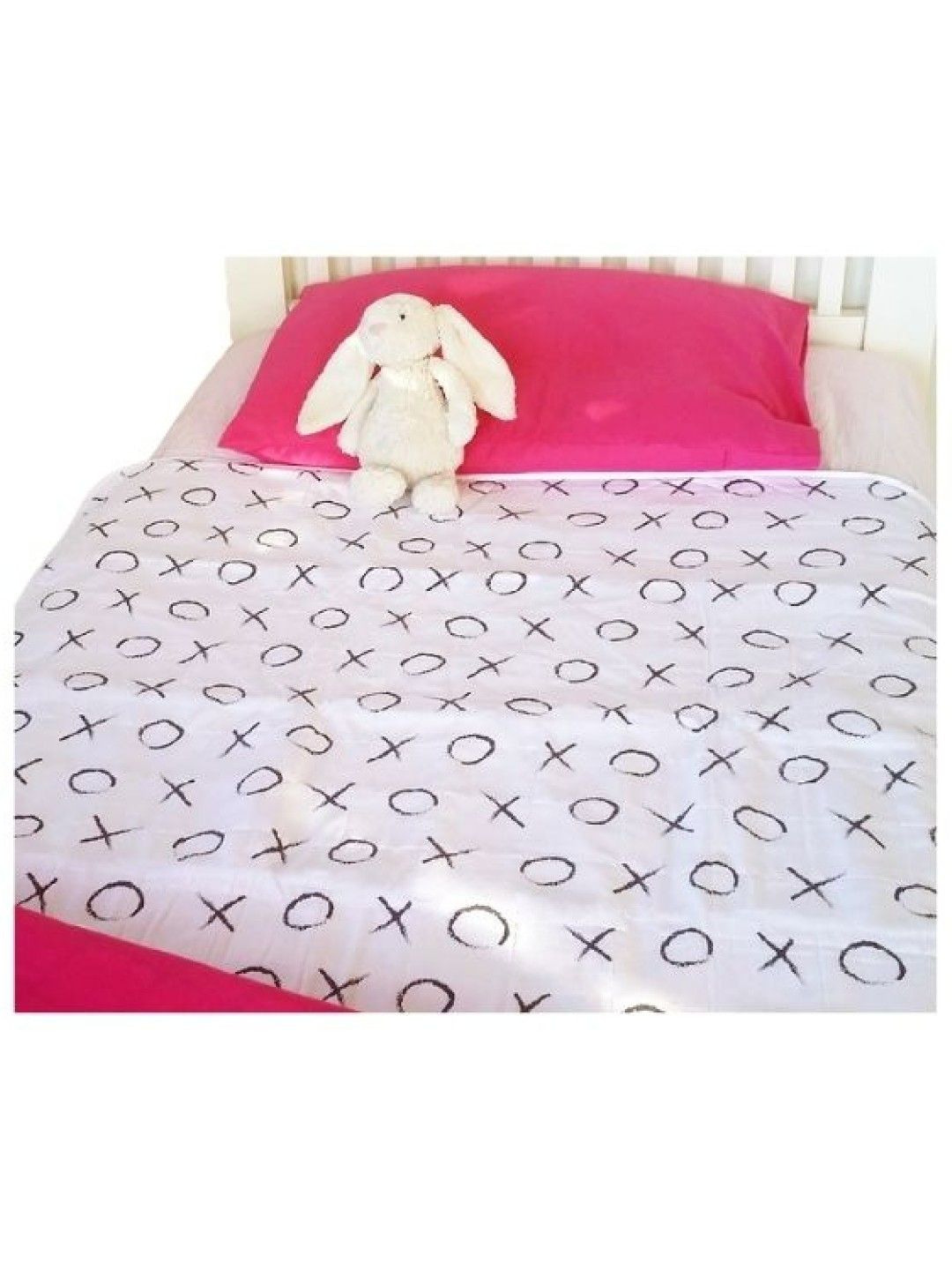 Brolly Sheets Waterproof Bed Pad without Wings, Plain (Hugs & Kisses- Image 1)