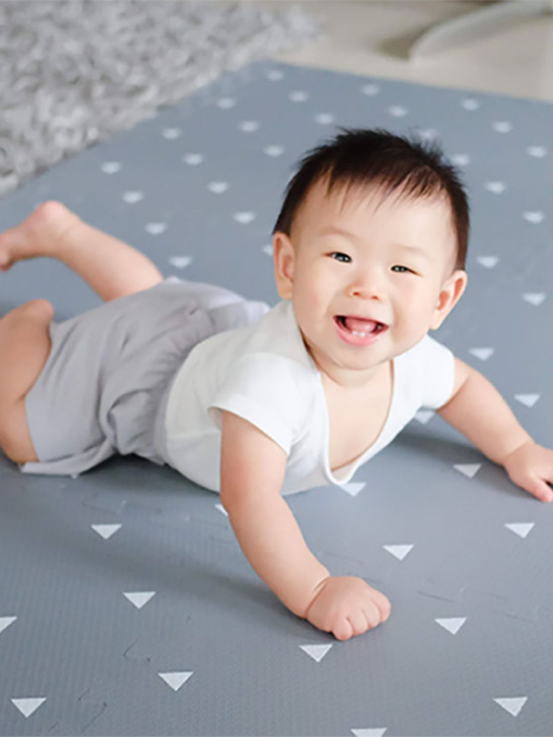 Bonjour Baby Minimalist Triangle Luxe Mat (Grey- Image 3)